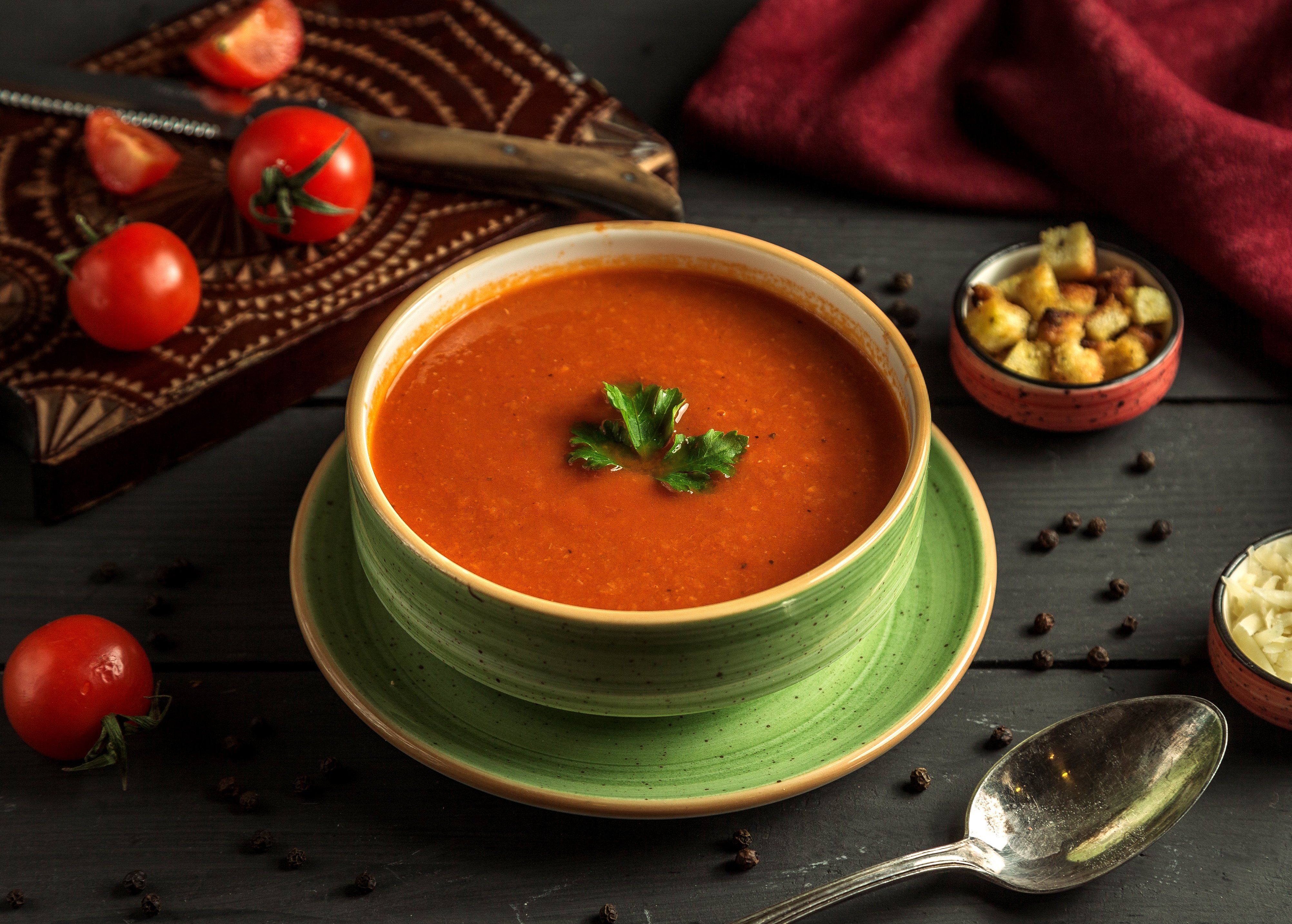 Суп томатный рецепты из свежих. Томатный суп. Томатный суп пюре. Крем суп чечевичный с томатом. Расам суп.