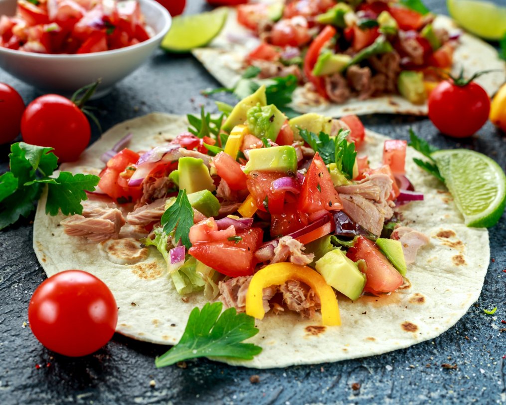 Врап із консервованим тунцем