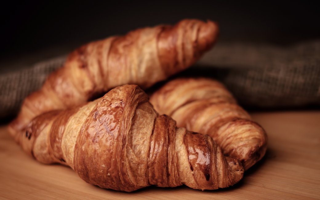 Корнеті і круасани