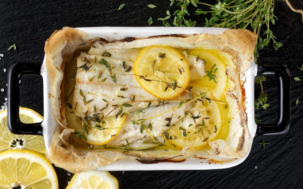 Запеченный хек с травами