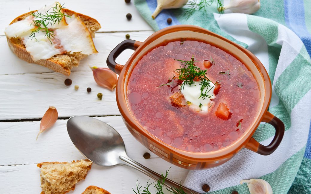 Український борщ з квашеного буряка