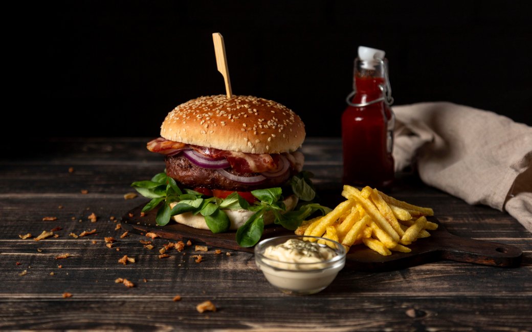 Бургер з картоплею фрі