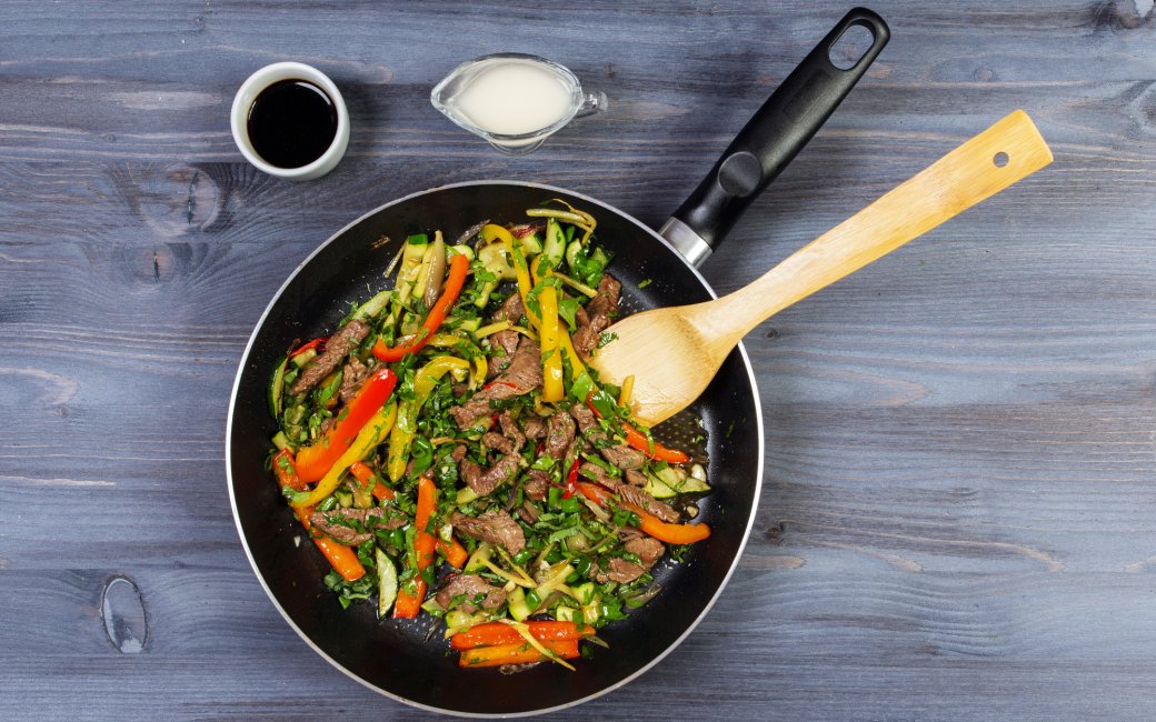 Їжа у сковороді