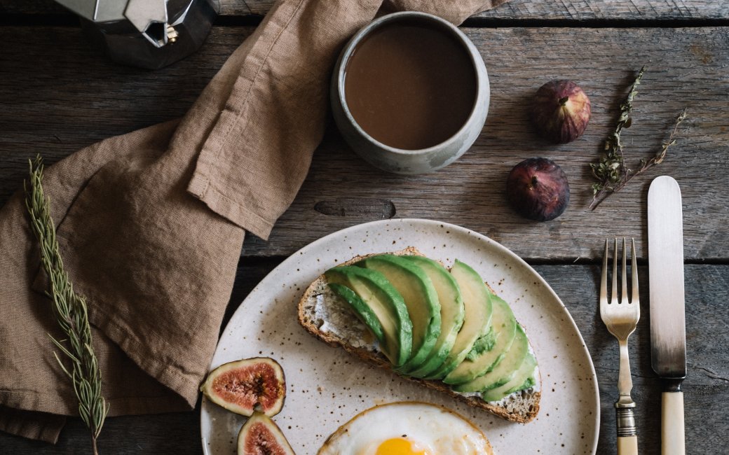 Сніданок з авокадо