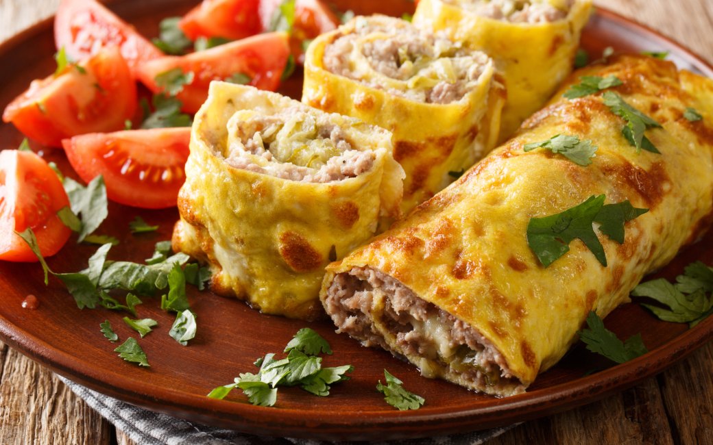 Жовтий рулет з фаршем