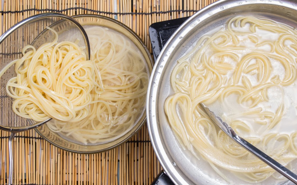 Чому не можна виливати воду з-під пасти