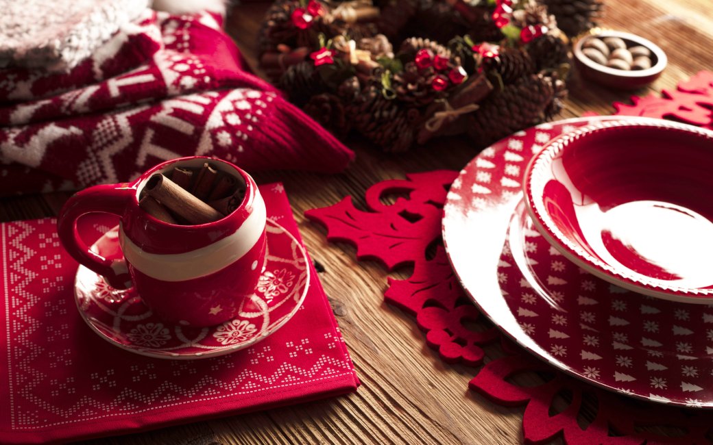 святковий стіл із посудом