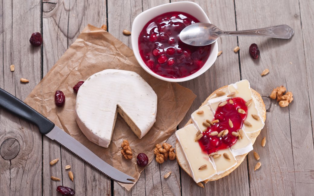 Камамбер з журавлиною