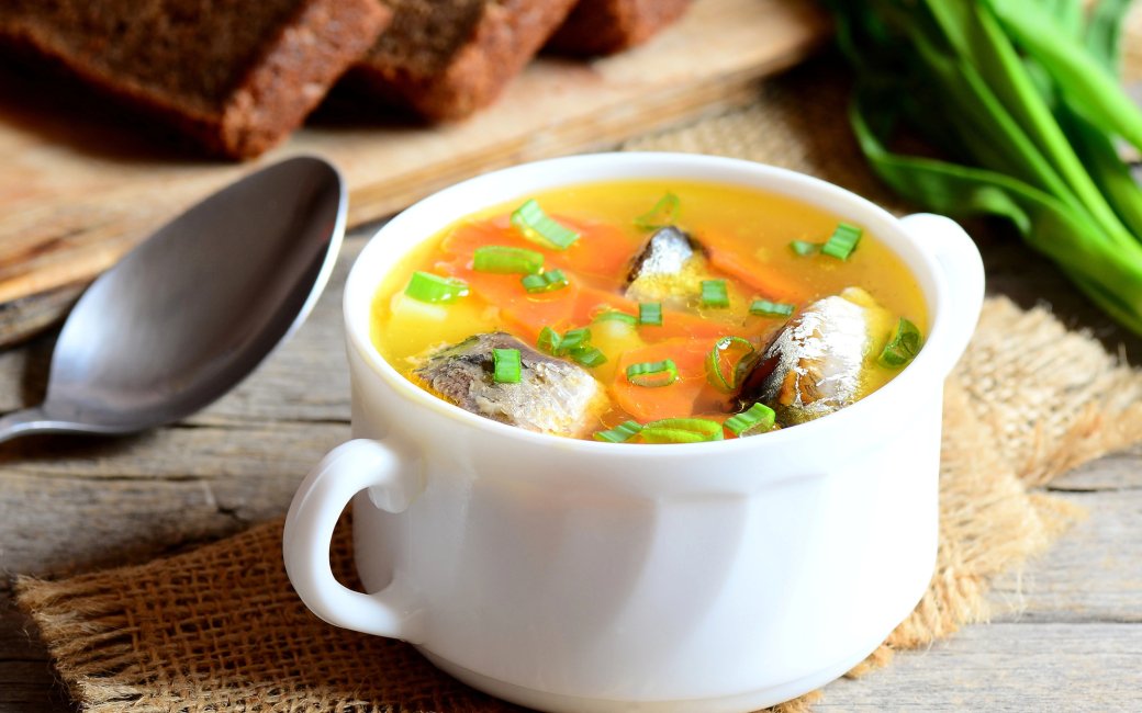 Суп з рибними консервами