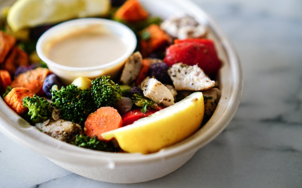 Страва з броколі і морквою