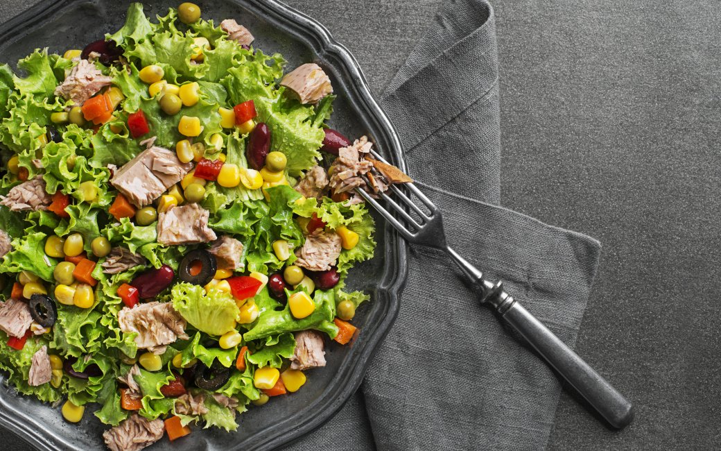 Салат з тунцем