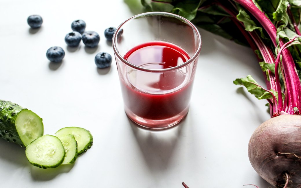 Сік з буряка в стакані