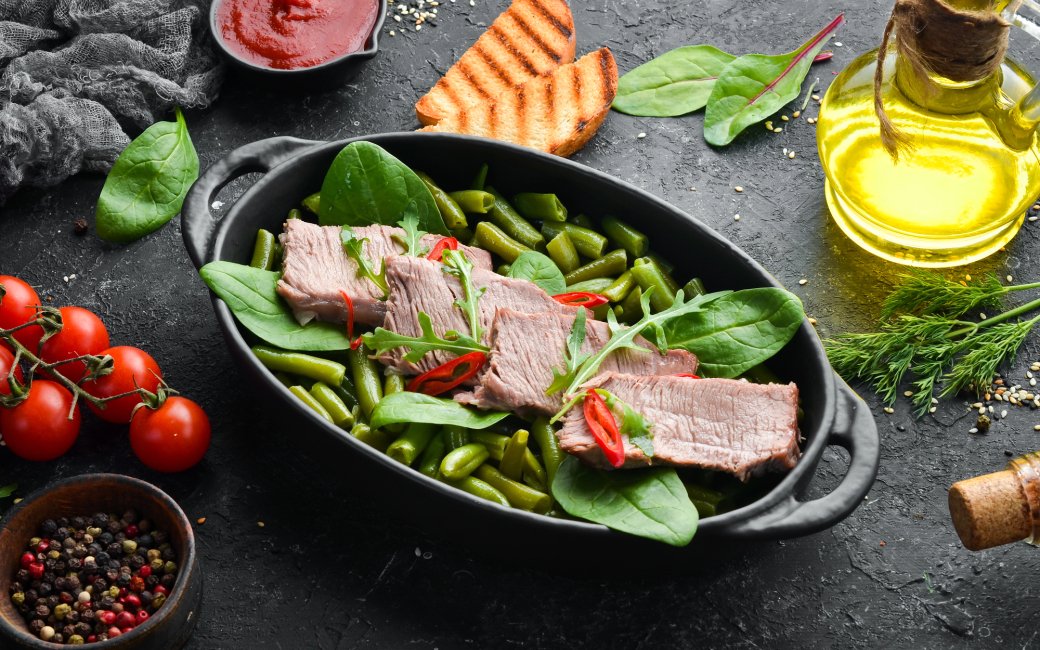 Відварна телятина