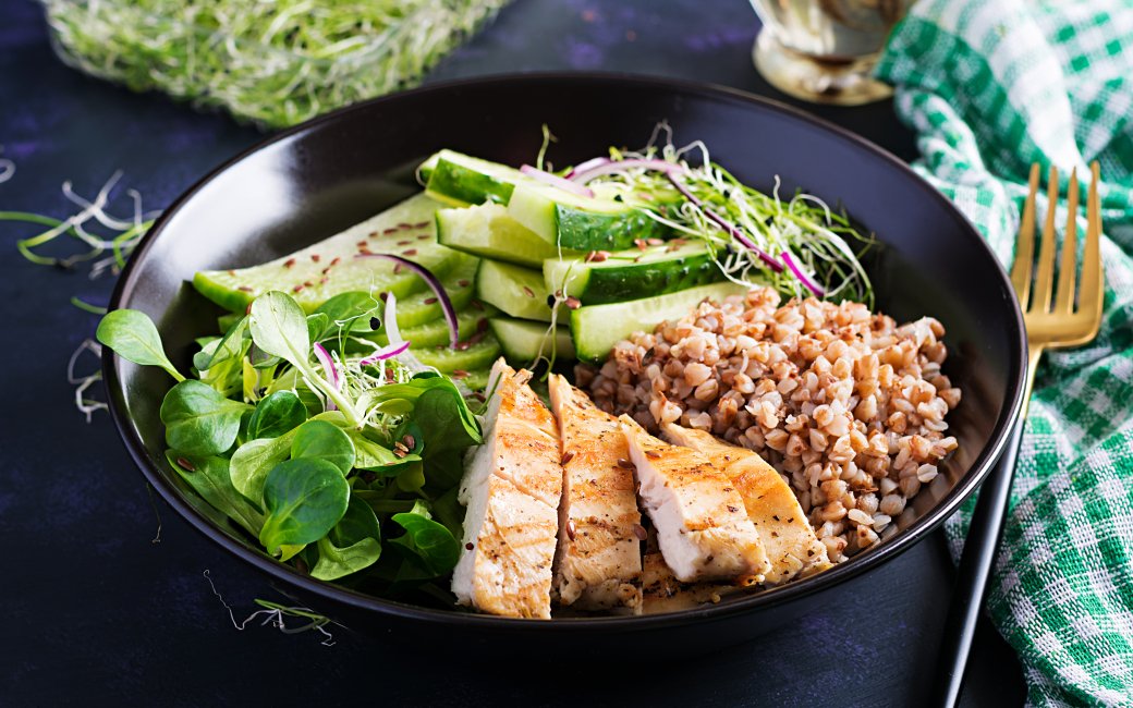 гречка з м'ясом та зеленню