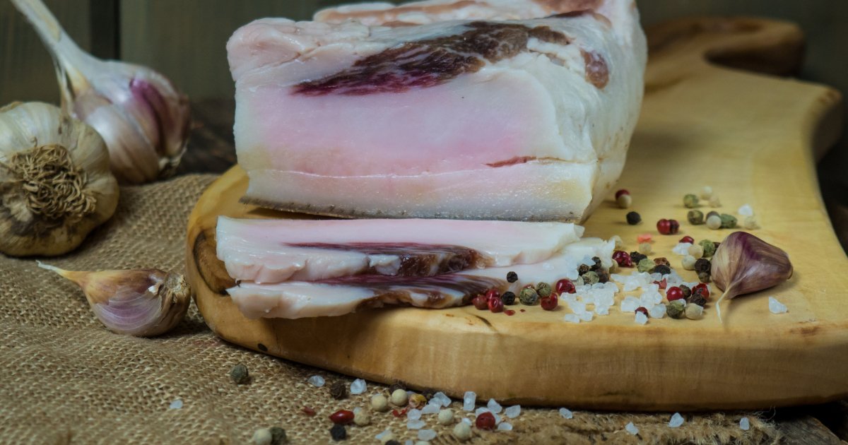 Сало в часниковому маринаді — ідеально до борщу!