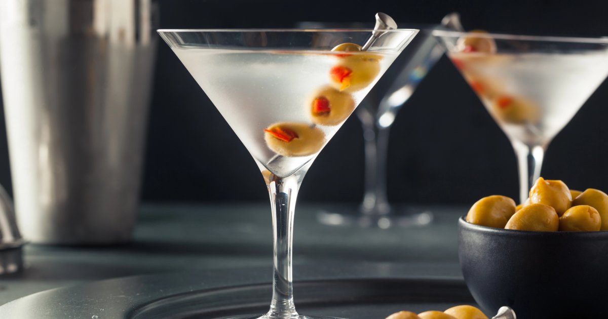 Dry martini — коктейль, що заворожує