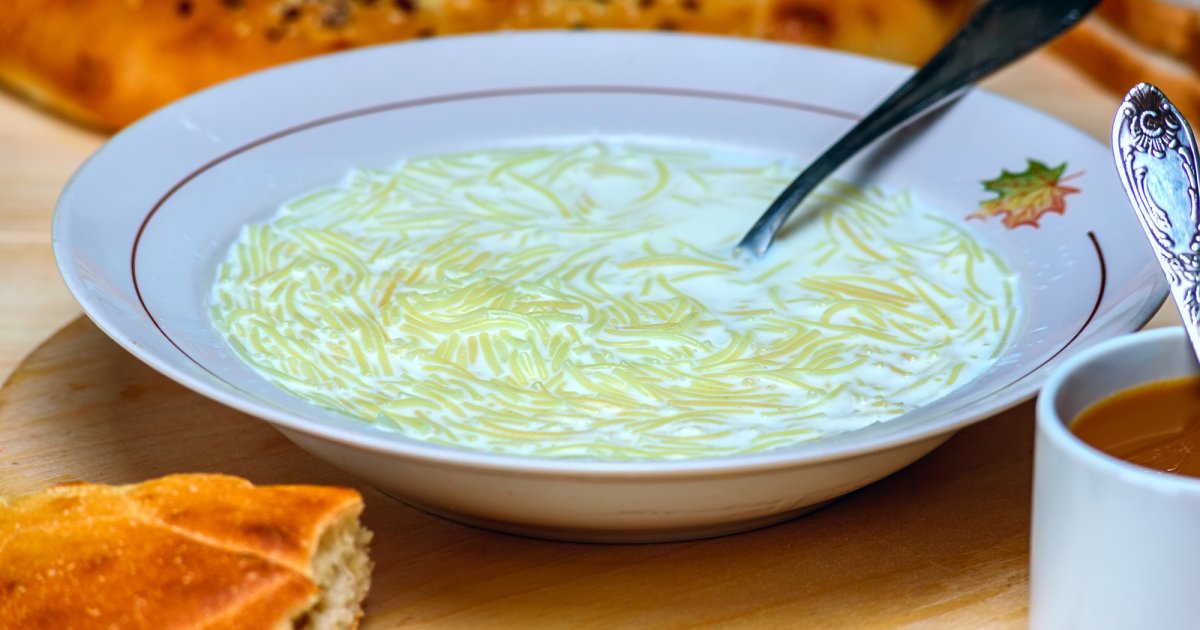 Молочные супы с вермишелью. Молочный вермишелевый суп. Как варить молочный суп на воде. Молочный суп с вермишелью. Суп молочный овощной.