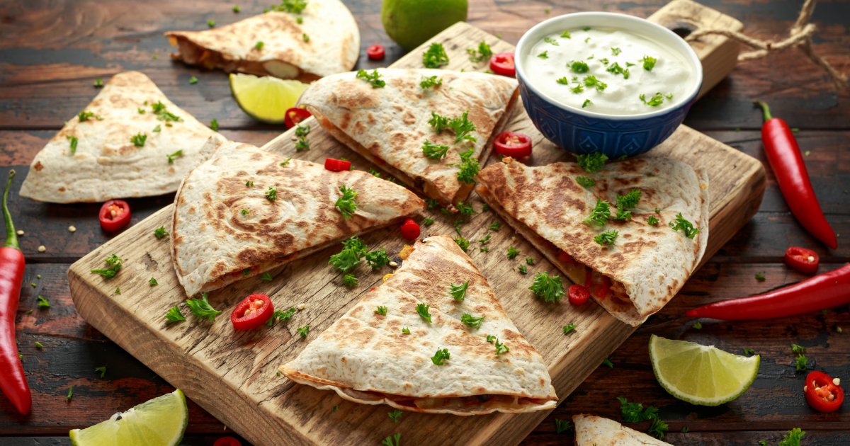 Жыныс мүшесіне тоқылған инені енгізеді