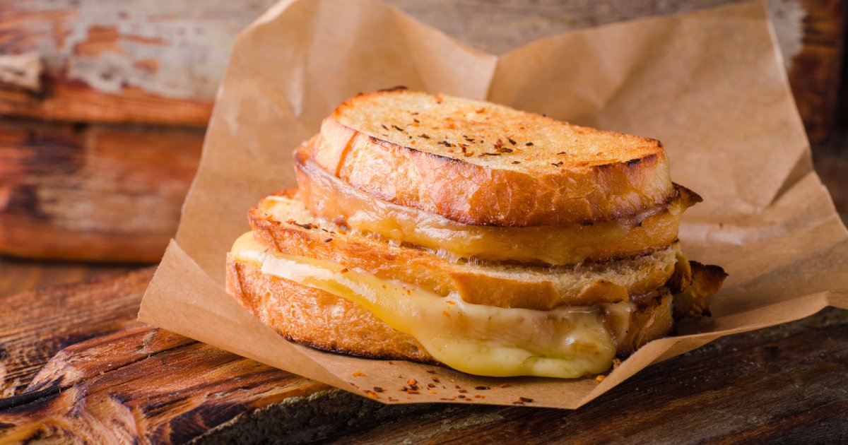 Дуже сирний сендвіч Grilled Cheese — смачний рецепт гарячого бутерброда