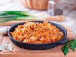 Тушкована капуста з куркою