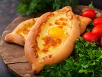 Хачапурі по-аджарськи з адигейським сиром