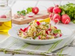 Салат з кускусом і редискою