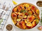 Куриные бедра на картофеле