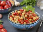 Нут із запеченими овочами та фетою