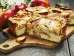 Яблочная шарлотка в мультиварке