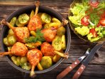 Курячі гомілки в сметані з картоплею
