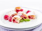 Слойки з вишнею та заварним кремом