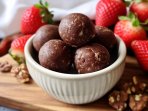 Кульки з фініком та полуницею