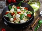 Паста з маринованими помідорами
