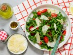 Салат з руколою і помідорами