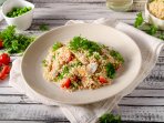 Салат з кускусу, курки та лимонної заправки