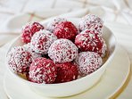 Малиново-кокосові кульки