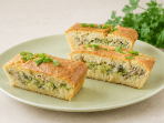 Заливний пиріг з куркою і кабачком