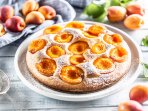 Швидкий йогуртовий пиріг з персиками або абрикосами