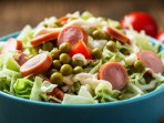Салат з ковбасками