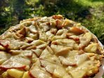Картопляна піца з яблуком і шинкою