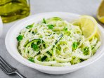Кабачкова локшина з песто та лимоном