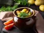 Курка з картоплею запечена в горщикуКурка з картоплею запечена в горщику