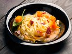 Макарони з гарбузом, беконом і сиром