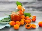 Абрикосове варення на сковороді