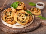 Закручені булочки з сиром