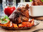 Індичі гомілки з овочами