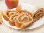 Рулет з яблуками без крему