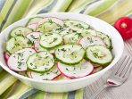 Салат из огурцов и редиса