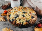 Сливовий пиріг з горіхами та шоколадом
