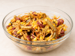 Салат з ковбасками і кукурудзою